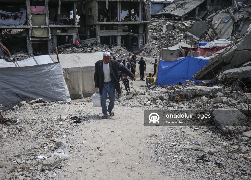 В Газе продолжает обострятся продовольственный кризис: у пунктов распределения помощи выстроились длинные очереди