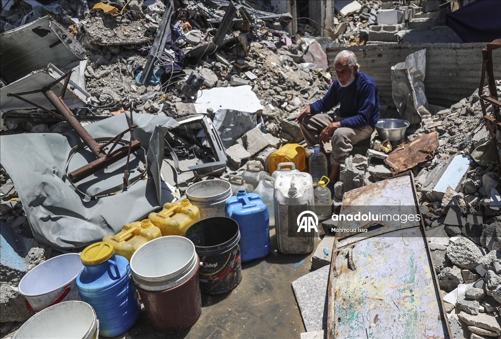 В Газе продолжает обострятся продовольственный кризис: у пунктов распределения помощи выстроились длинные очереди