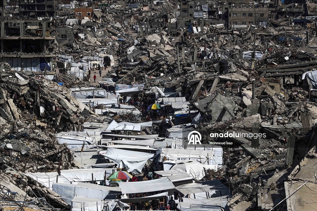 В Газе продолжает обострятся продовольственный кризис: у пунктов распределения помощи выстроились длинные очереди