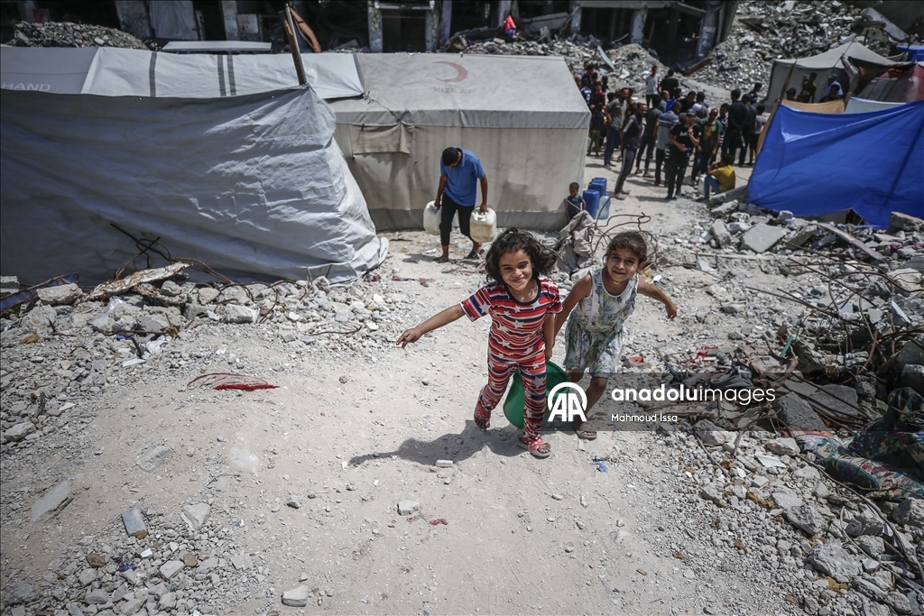 В Газе продолжает обострятся продовольственный кризис: у пунктов распределения помощи выстроились длинные очереди