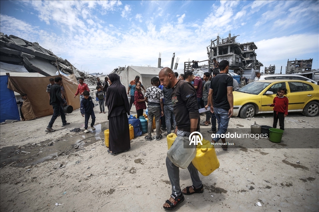 В Газе продолжает обострятся продовольственный кризис: у пунктов распределения помощи выстроились длинные очереди