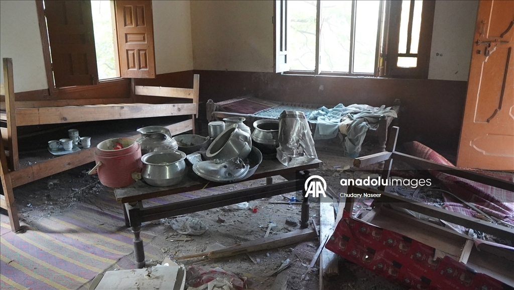 Pakistan ile Hindistan arasında yapılan ateşkesin ardından Pakistan halkı enkaz kaldırma çalışmalarına başladı