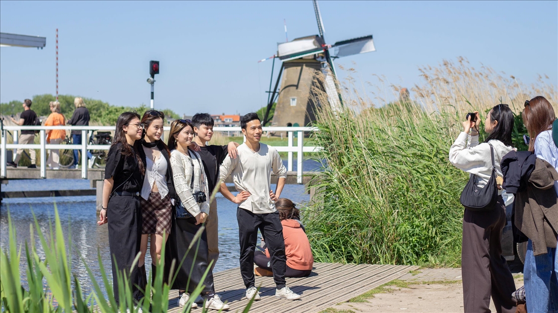 Hollanda'da "Ulusal Değirmen Günü"nde yüzlerce değirmenin kapıları ziyaretçilere açıldı