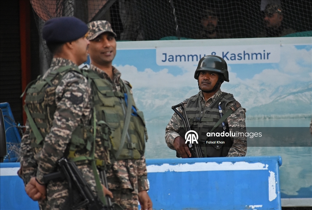 Pakistan ile Hindistan arasındaki ateşkesin ardından Cammu Keşmir'de sükûnet hakim
