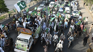 Pakistanlılar Pakistan ve Hindistan arasındaki ateşkes anlaşmasını kutladı
