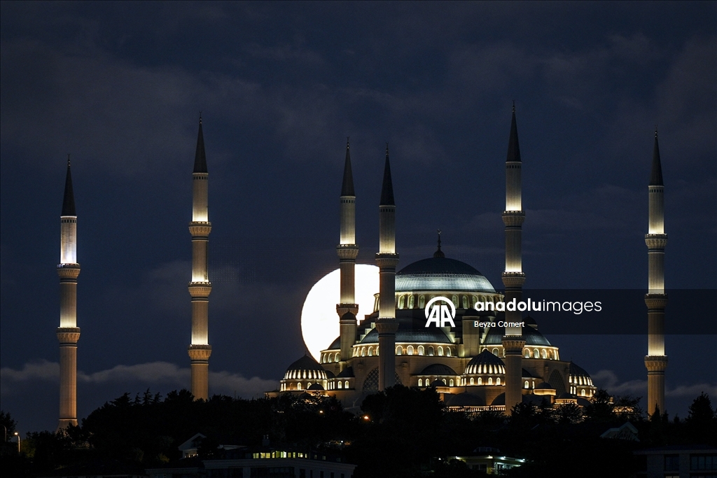 İstanbul'da dolunay