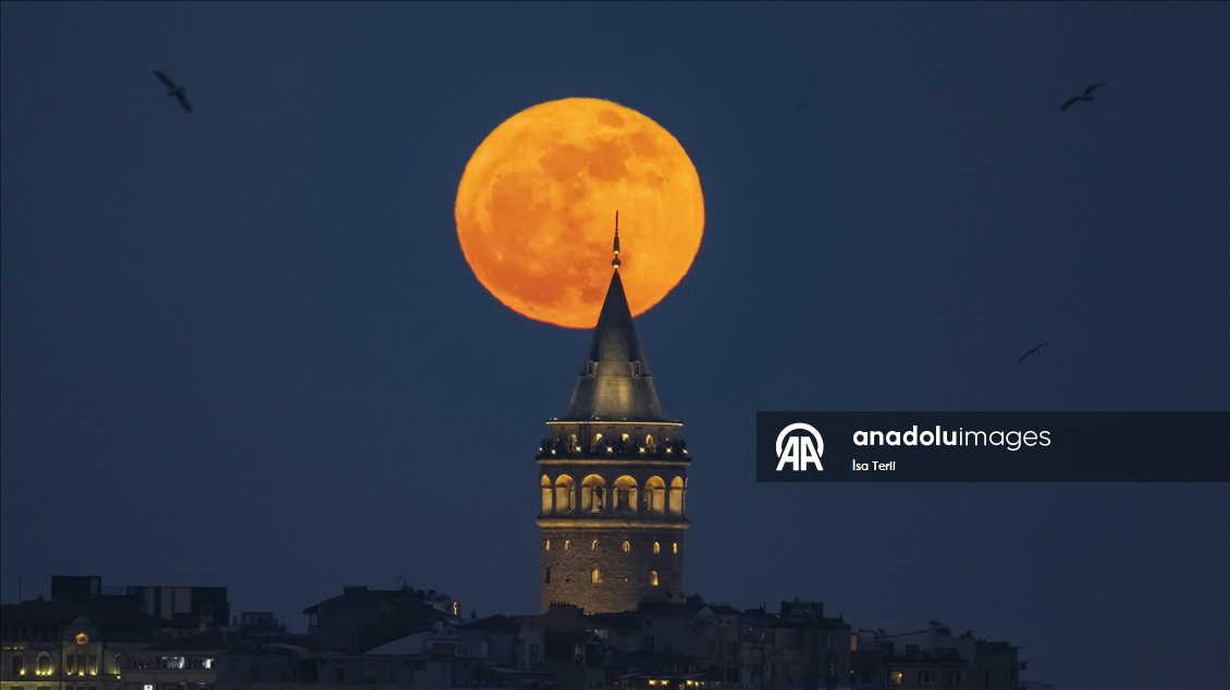 İstanbul’da dolunay, kartpostallık görüntüler oluşturdu