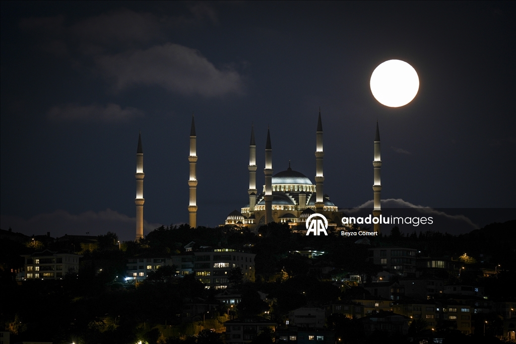 İstanbul'da dolunay
