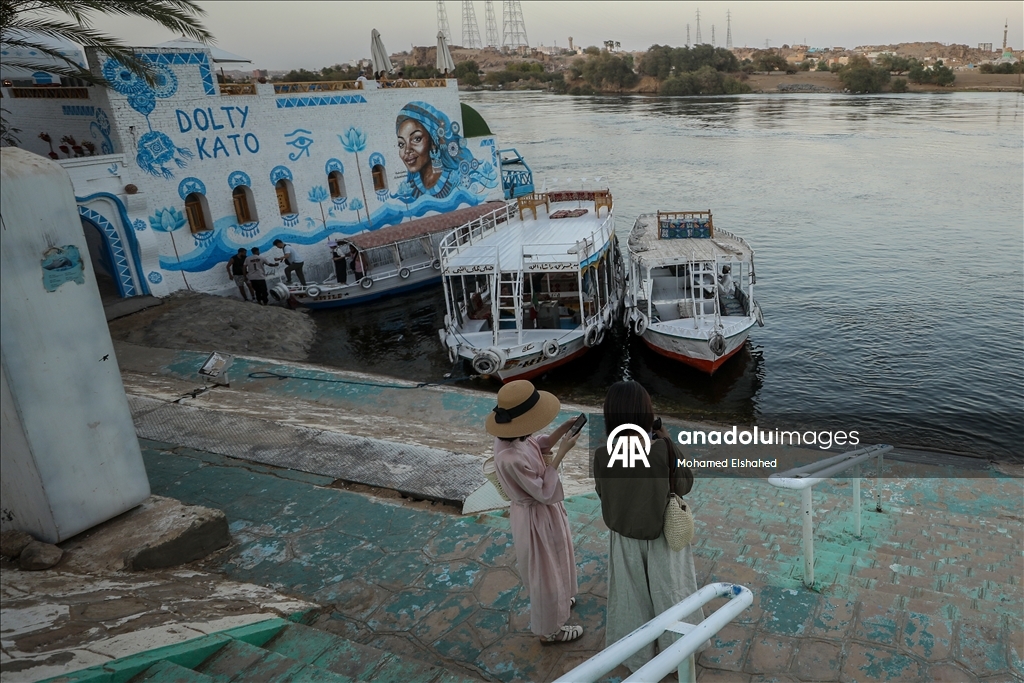 روح النوبة ومنازل ملونة.. قرية "غرب سهيل" المصرية وجهة سياحية عالمية
