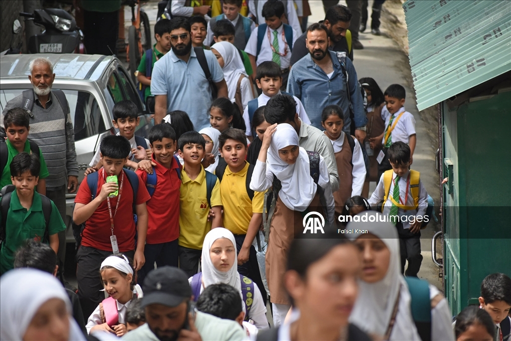 Pakistan ile Hindistan arasındaki ateşkesin ardından Cammu Keşmir'de okullar yeniden açıldı