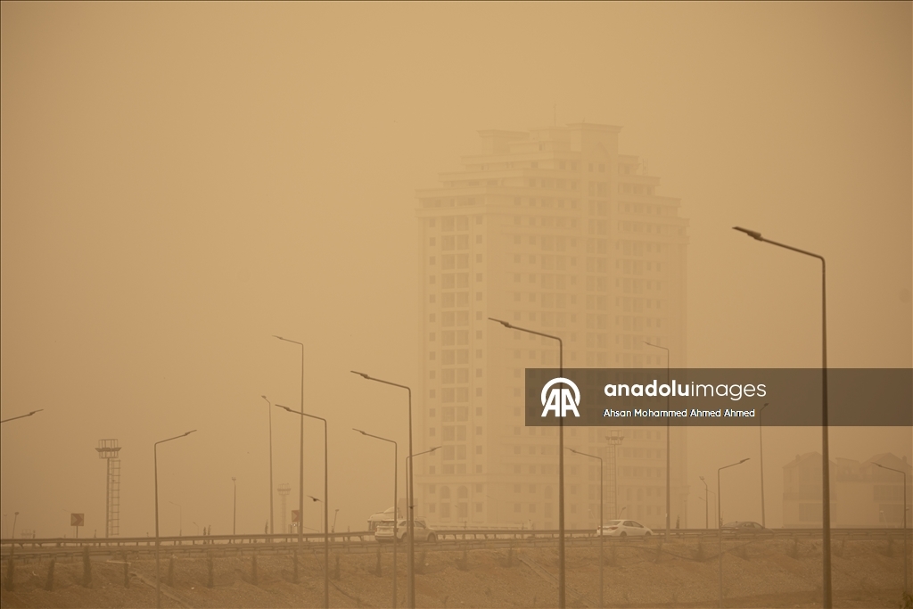 Erbil'de kum fırtınası etkili oldu