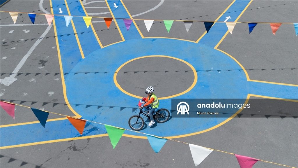 Children learn road safety through weekly cycling lessons in Turkiye's Istanbul