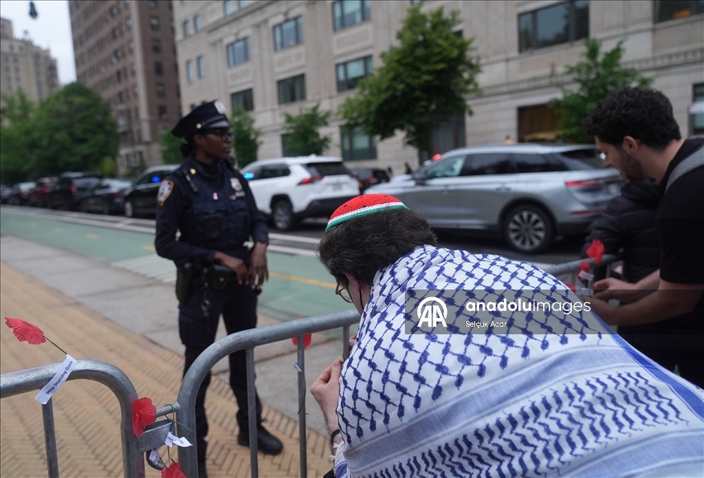 Pro-Palestinian Jews in NYC said "Stop starving Gaza" in front of Senator Schumer's home