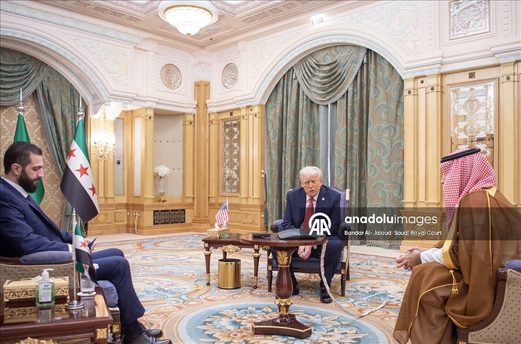 ترامب يجتمع مع الشرع في الرياض