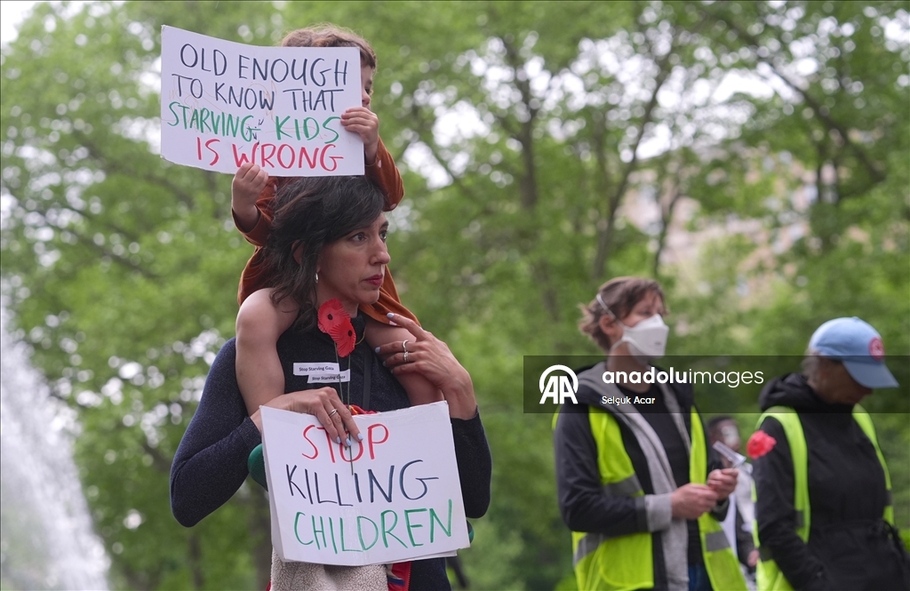 Pro-Palestinian Jews in NYC said "Stop starving Gaza" in front of Senator Schumer's home