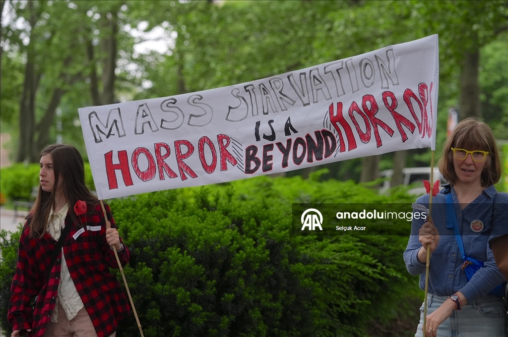 Pro-Palestinian Jews in NYC said "Stop starving Gaza" in front of Senator Schumer's home