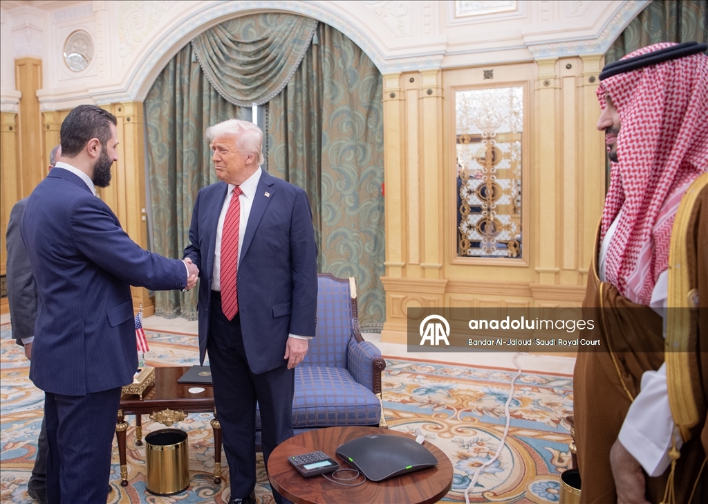 ترامب يجتمع مع الشرع في الرياض