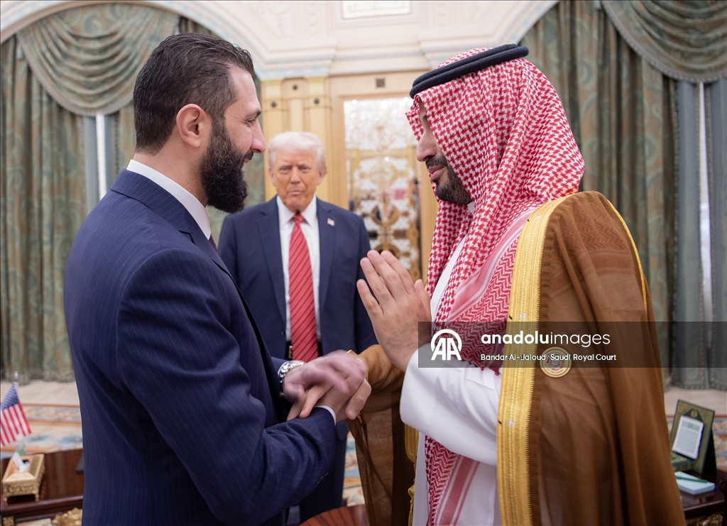 ترامب يجتمع مع الشرع في الرياض