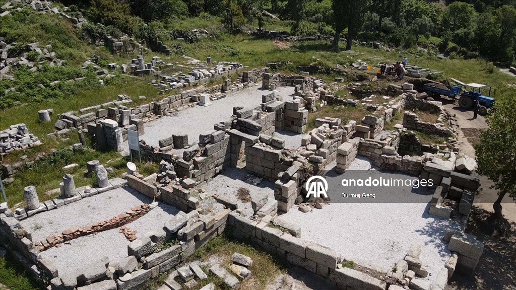 Labraunda Antik Kenti'nin teras duvarları gün yüzüne çıkarılıyor