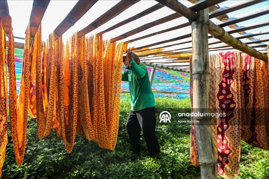 Endonezya'nın Orta Java bölgesindeki geleneksel işçilik: tofu ve tekstil üretimi