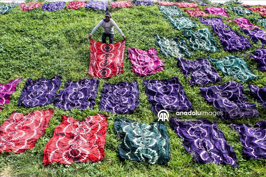 Endonezya'nın Orta Java bölgesindeki geleneksel işçilik: tofu ve tekstil üretimi