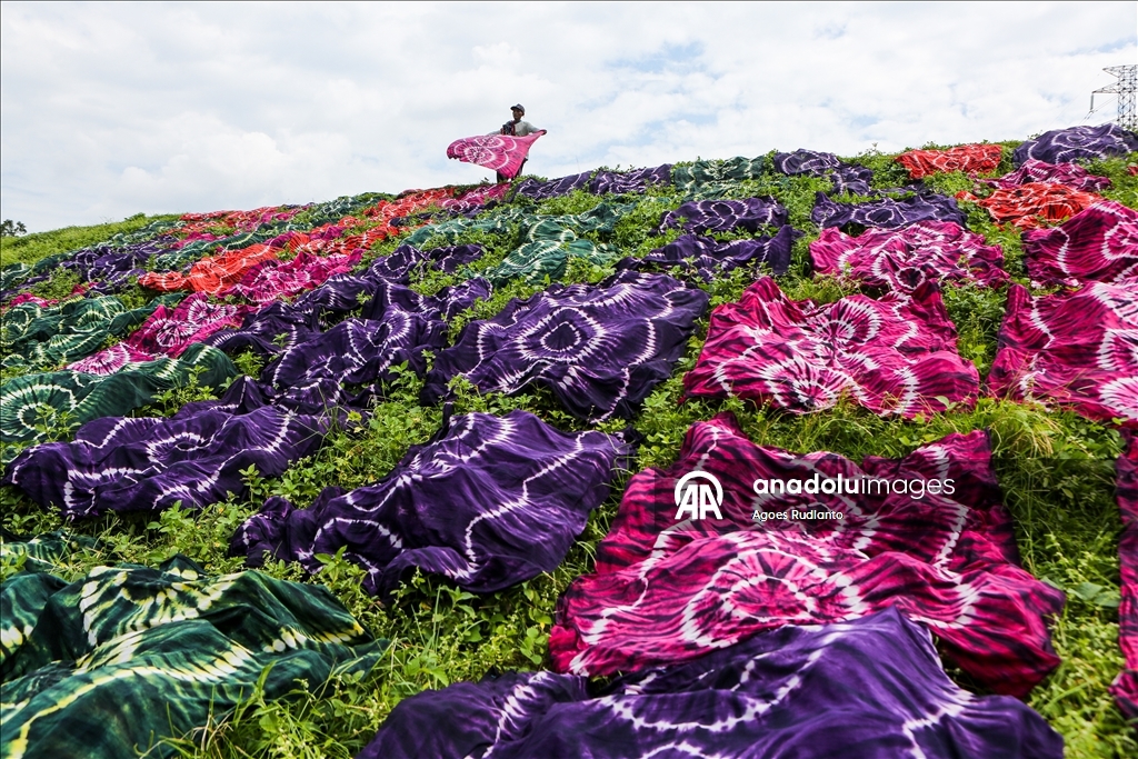 Endonezya'nın Orta Java bölgesindeki geleneksel işçilik: tofu ve tekstil üretimi