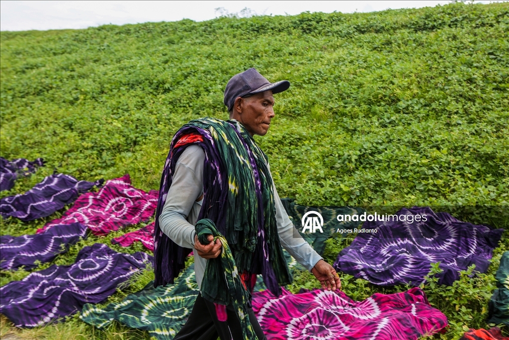 Endonezya'nın Orta Java bölgesindeki geleneksel işçilik: tofu ve tekstil üretimi