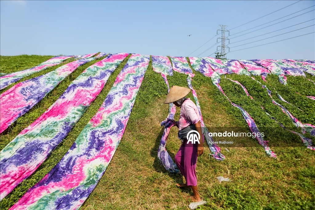 Endonezya'nın Orta Java bölgesindeki geleneksel işçilik: tofu ve tekstil üretimi