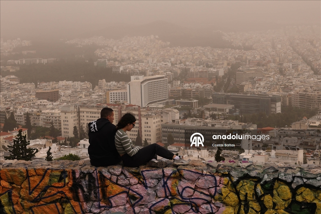 Atina'da toz bulutları etkili oldu