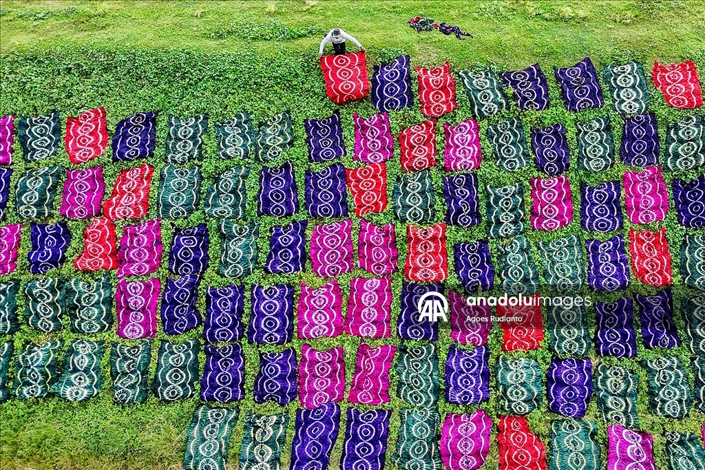 Endonezya'nın Orta Java bölgesindeki geleneksel işçilik: tofu ve tekstil üretimi