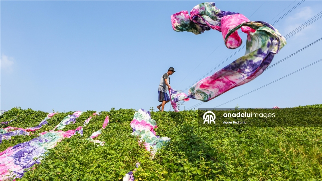 Endonezya'nın Orta Java bölgesindeki geleneksel işçilik: tofu ve tekstil üretimi