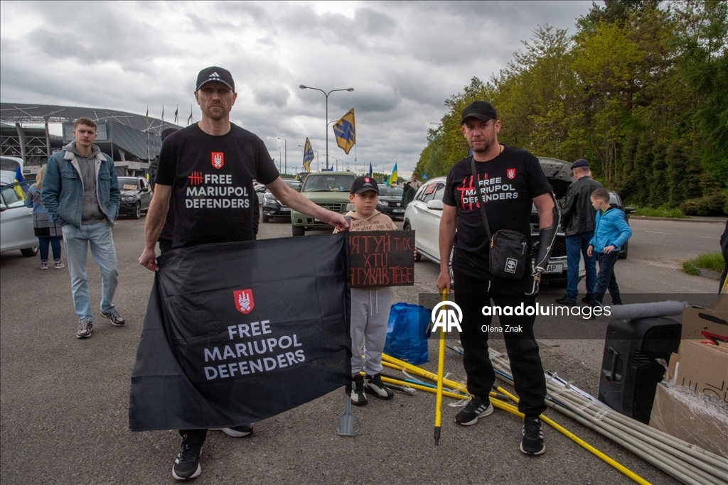 Lviv'de Azov'da esir düşen Ukraynalı askerler için gösteri düzenlendi​​​​​​​