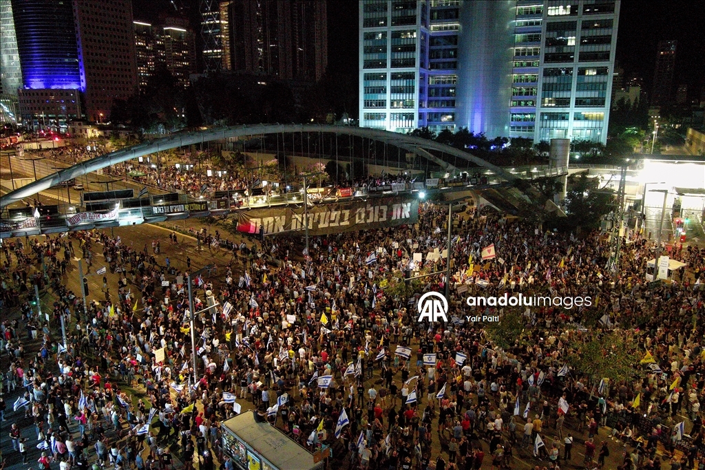 Tel Aviv'de binlerce kişi protesto gösterisi düzenledi