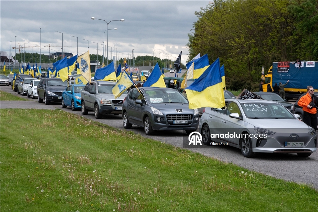 Lviv'de Azov'da esir düşen Ukraynalı askerler için gösteri düzenlendi​​​​​​​