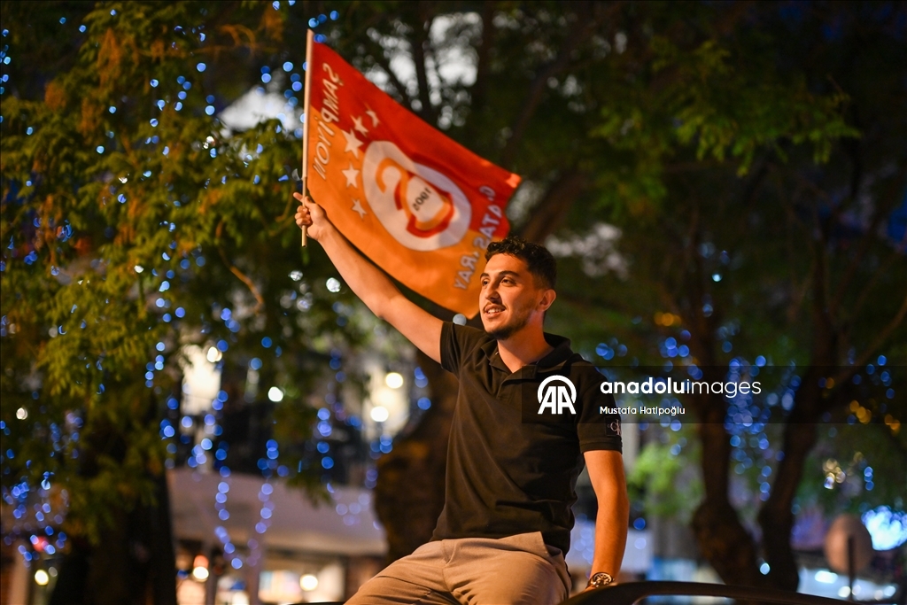 Başkentteki Galatasaraylılar şampiyonluğu kutladı