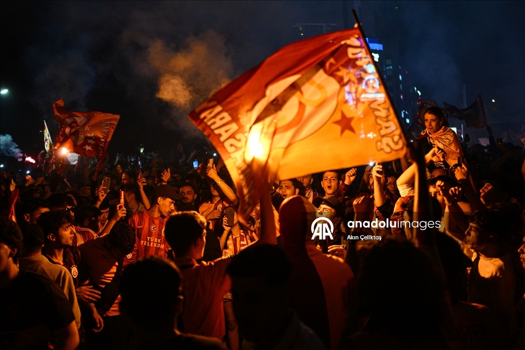 Başkentteki Galatasaraylılar şampiyonluğu kutladı