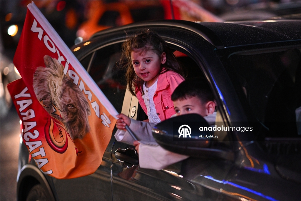 Başkentteki Galatasaraylılar şampiyonluğu kutladı