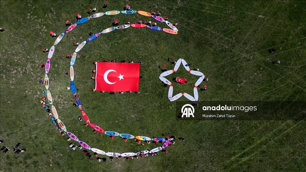 "19 Mayıs" Kayseri'de Zamantı Irmağı'nda kürek çekerek kutlandı
