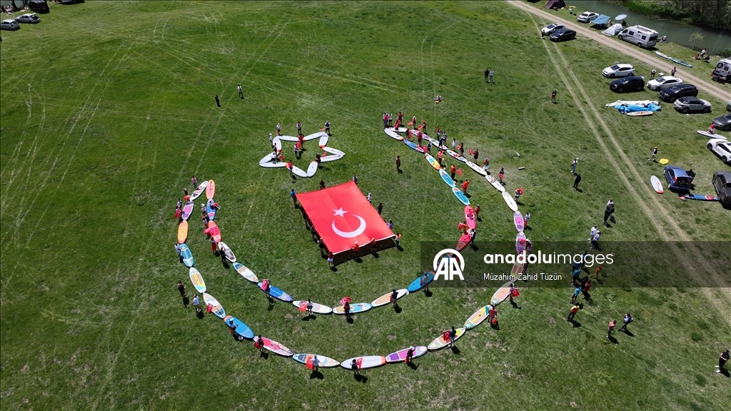 "19 Mayıs" Kayseri'de Zamantı Irmağı'nda kürek çekerek kutlandı