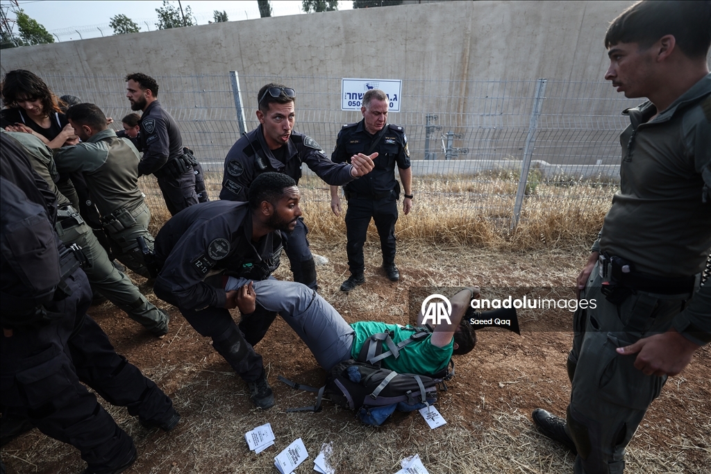 Израильская полиция разогнала активистов, собравшихся на границе с Газой в знак протеста против продолжающихся атак