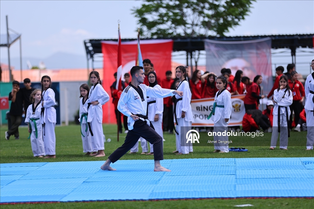 Bingöl’de 19 Mayıs Atatürk’ü Anma Gençlik ve Spor Bayramı kutlandı