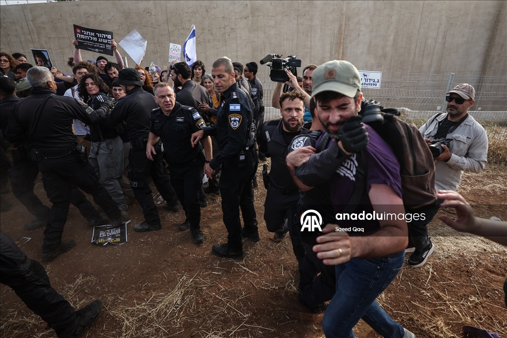 Израильская полиция разогнала активистов, собравшихся на границе с Газой в знак протеста против продолжающихся атак