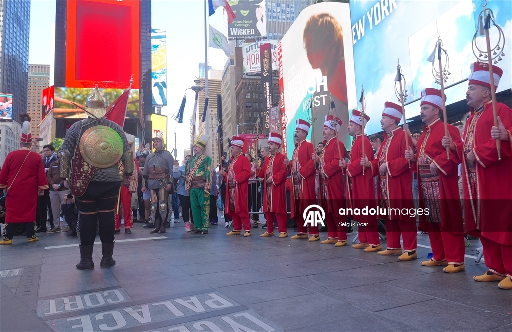 Times Meydanı'nda mehteran gösterisi