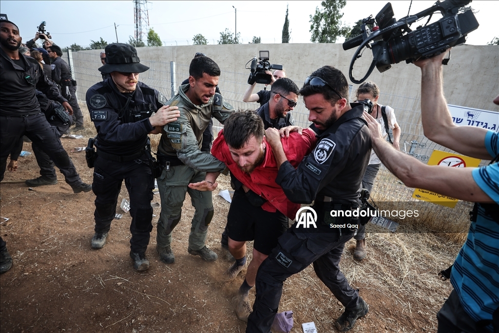 Израильская полиция разогнала активистов, собравшихся на границе с Газой в знак протеста против продолжающихся атак