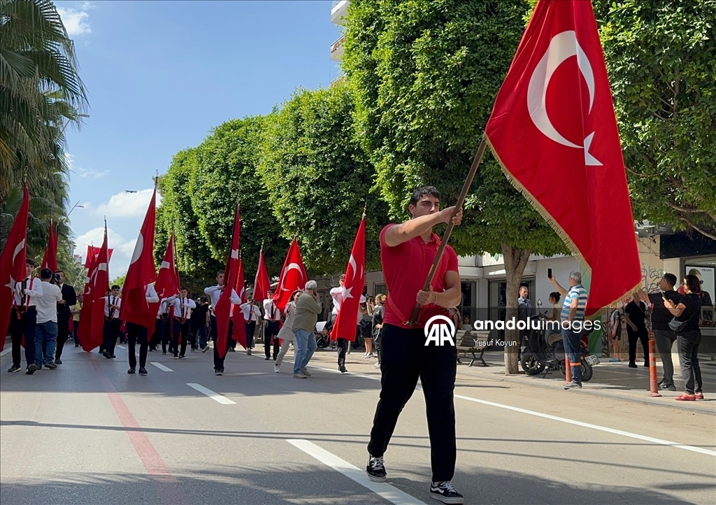 Adana'da 19 Mayıs Atatürk'ü Anma, Gençlik ve Spor Bayramı kutlandı