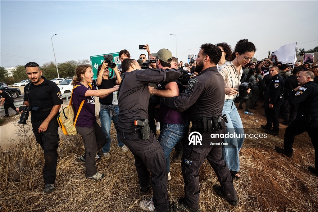 Израильская полиция разогнала активистов, собравшихся на границе с Газой в знак протеста против продолжающихся атак