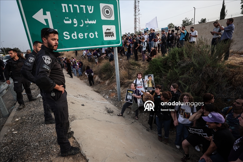 Израильская полиция разогнала активистов, собравшихся на границе с Газой в знак протеста против продолжающихся атак