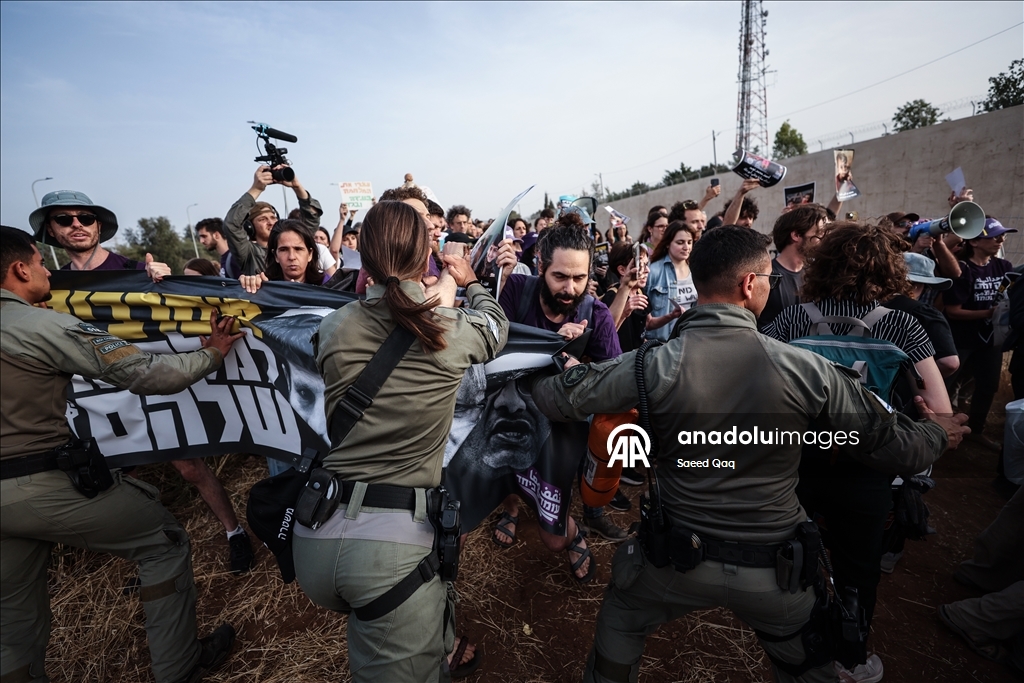 Израильская полиция разогнала активистов, собравшихся на границе с Газой в знак протеста против продолжающихся атак
