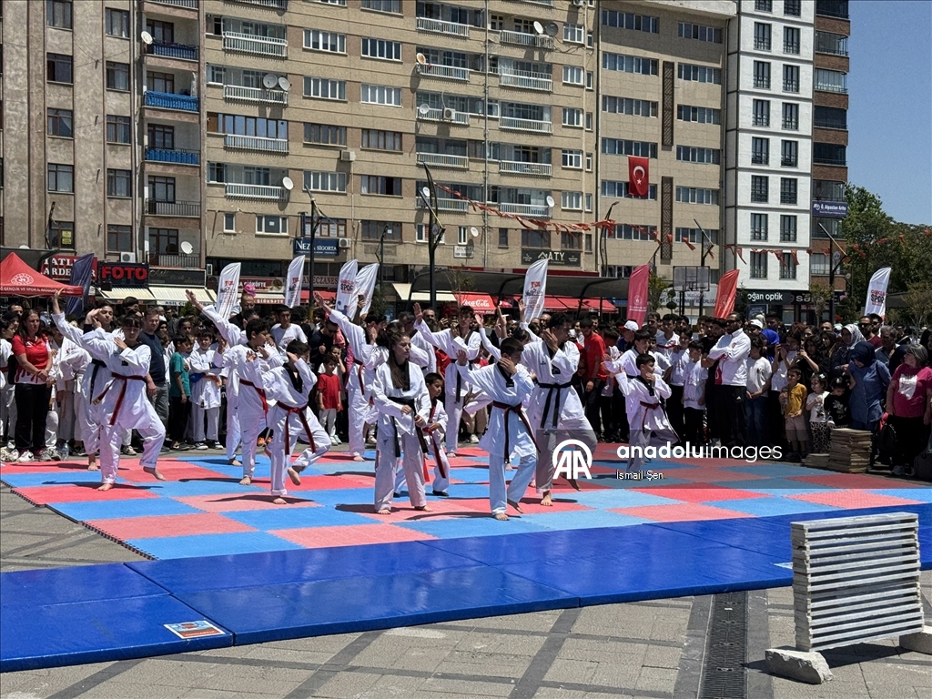 Elazığ'da 19 Mayıs Atatürk'ü Anma, Gençlik ve Spor Bayramı kutlandı