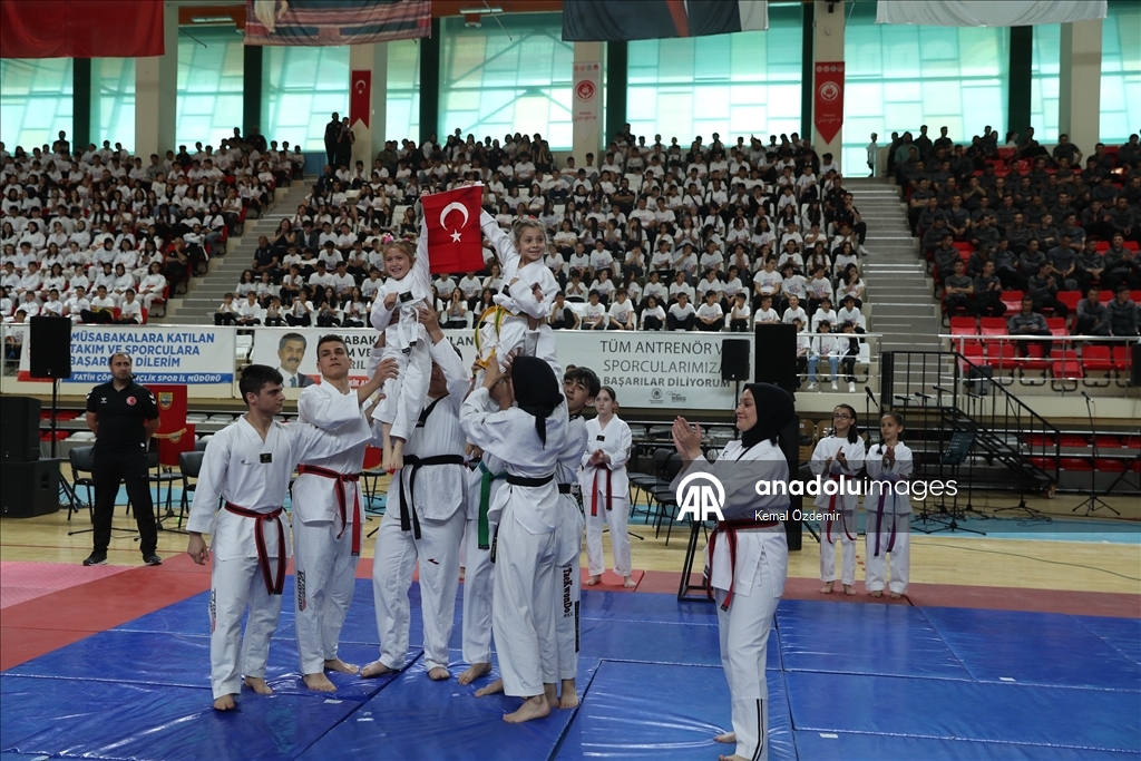 Erzincan'da 19 Mayıs Atatürk'ü Anma, Gençlik ve Spor Bayramı kutlandı